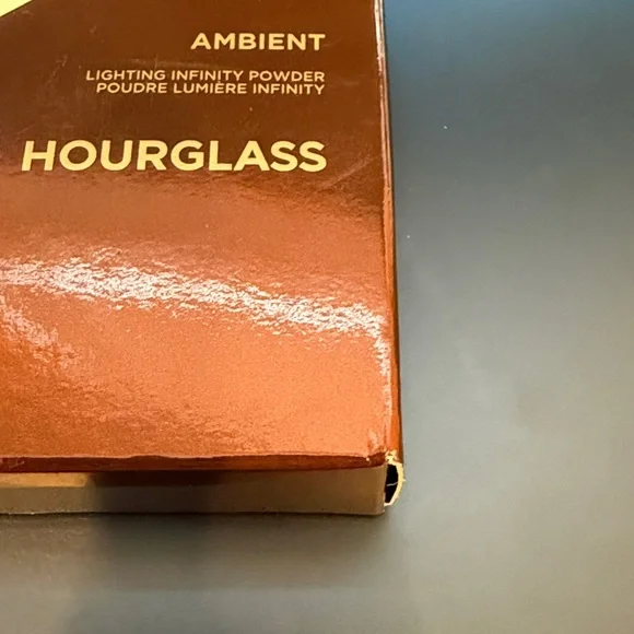 BNWT Hourglass AMBIENT™ LIGHTING INFINITY POWDER finishing powder - Picture 4 of 6